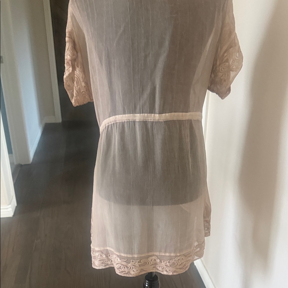 Elegant Sheer Lace Hi-Low Blouse - Cream - Picture 6 of 6
